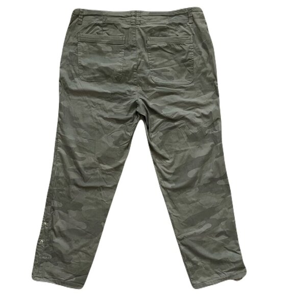 Democracy Women Cargo Green Camouflage Pant Size 8 AB Technology - Picture 3 of 10